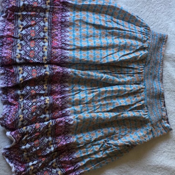 A patterned skirt - Picture 1 of 4